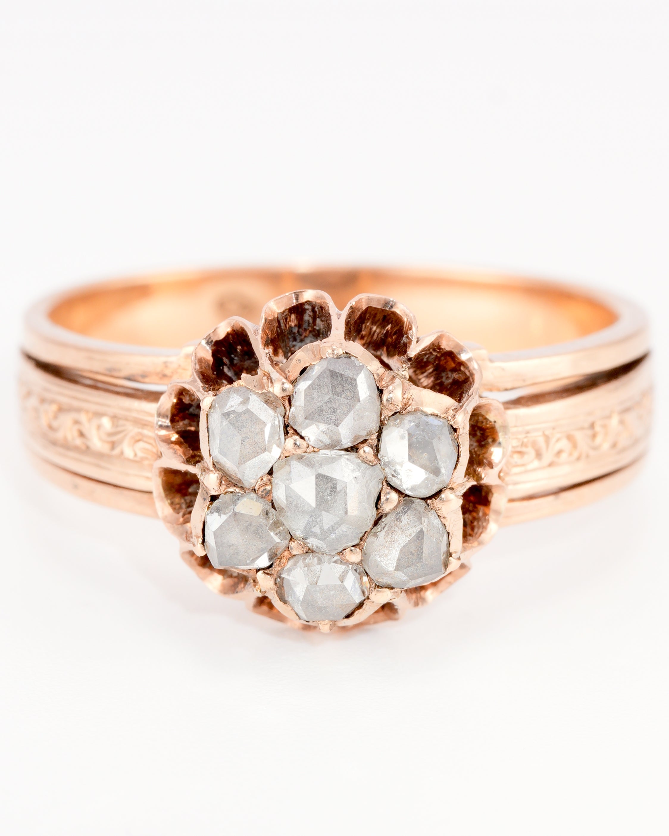 Exquisiter und musealer historischer Ring im floralen und antiken Design