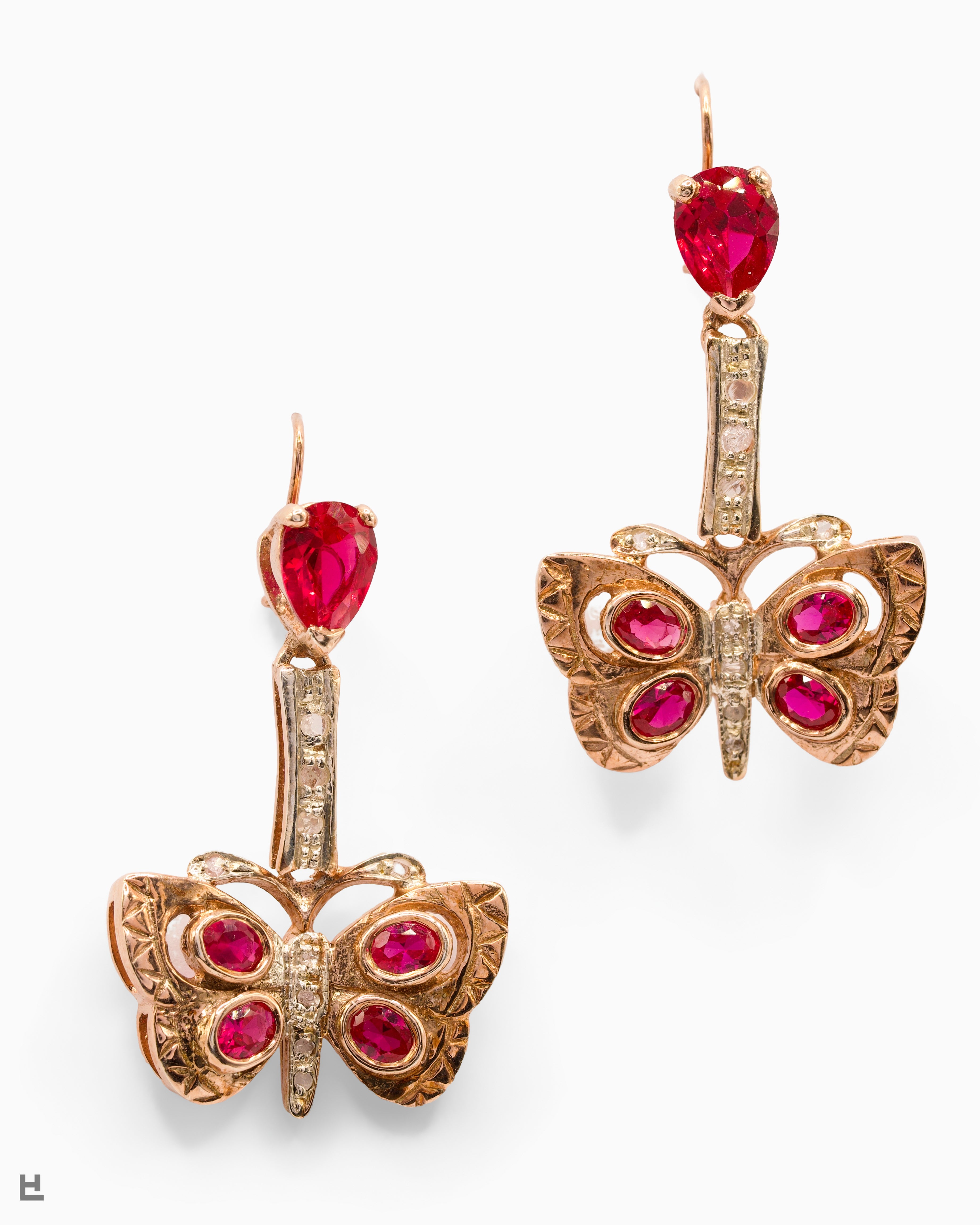 Boucles d'Oreilles Papillon Envoûtantes avec Rubis Éclatants et Diamants Taille Rose